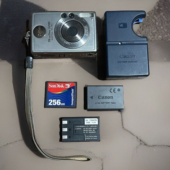 Canon PowerShot S230 Digital ELPH Camera Bundle - FOR PARTS / AS IS - READ!
